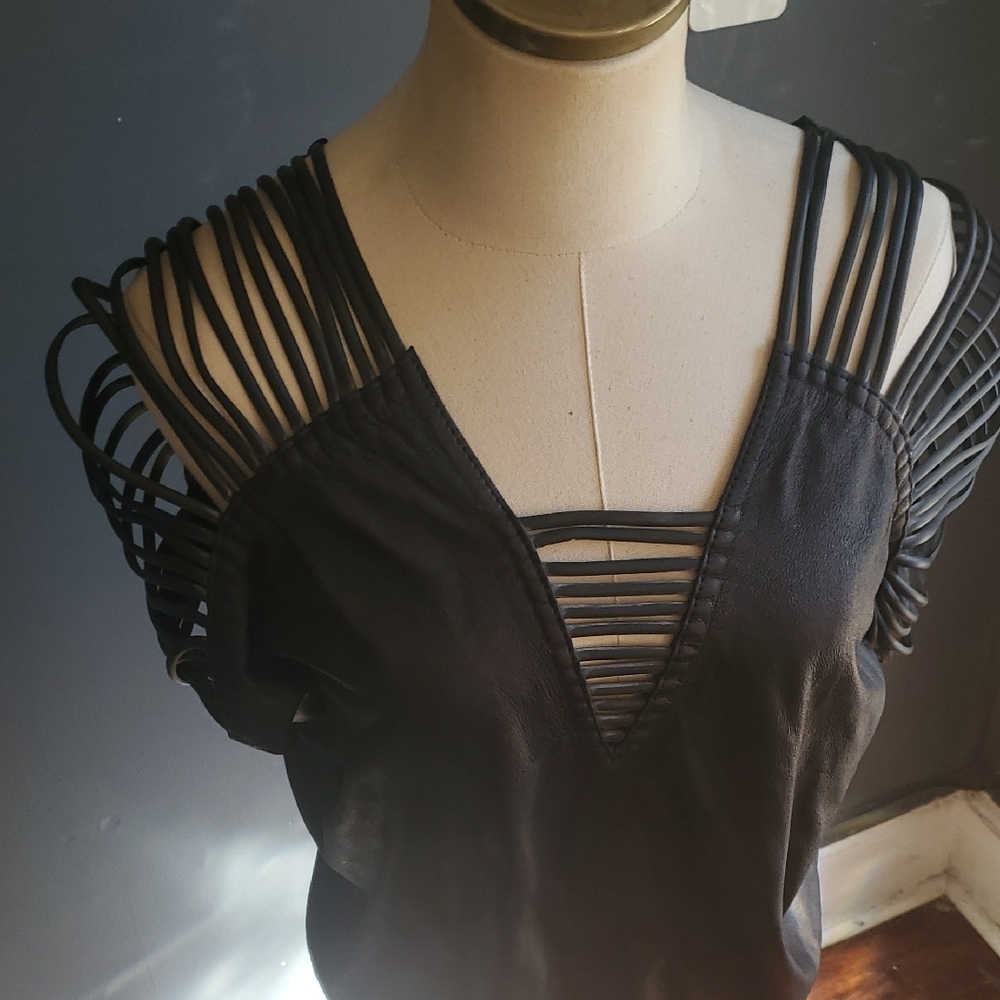 Vtg St. Tropez Black Strappy Fringe V-Neck Leather Top - Picture 4 of 15
